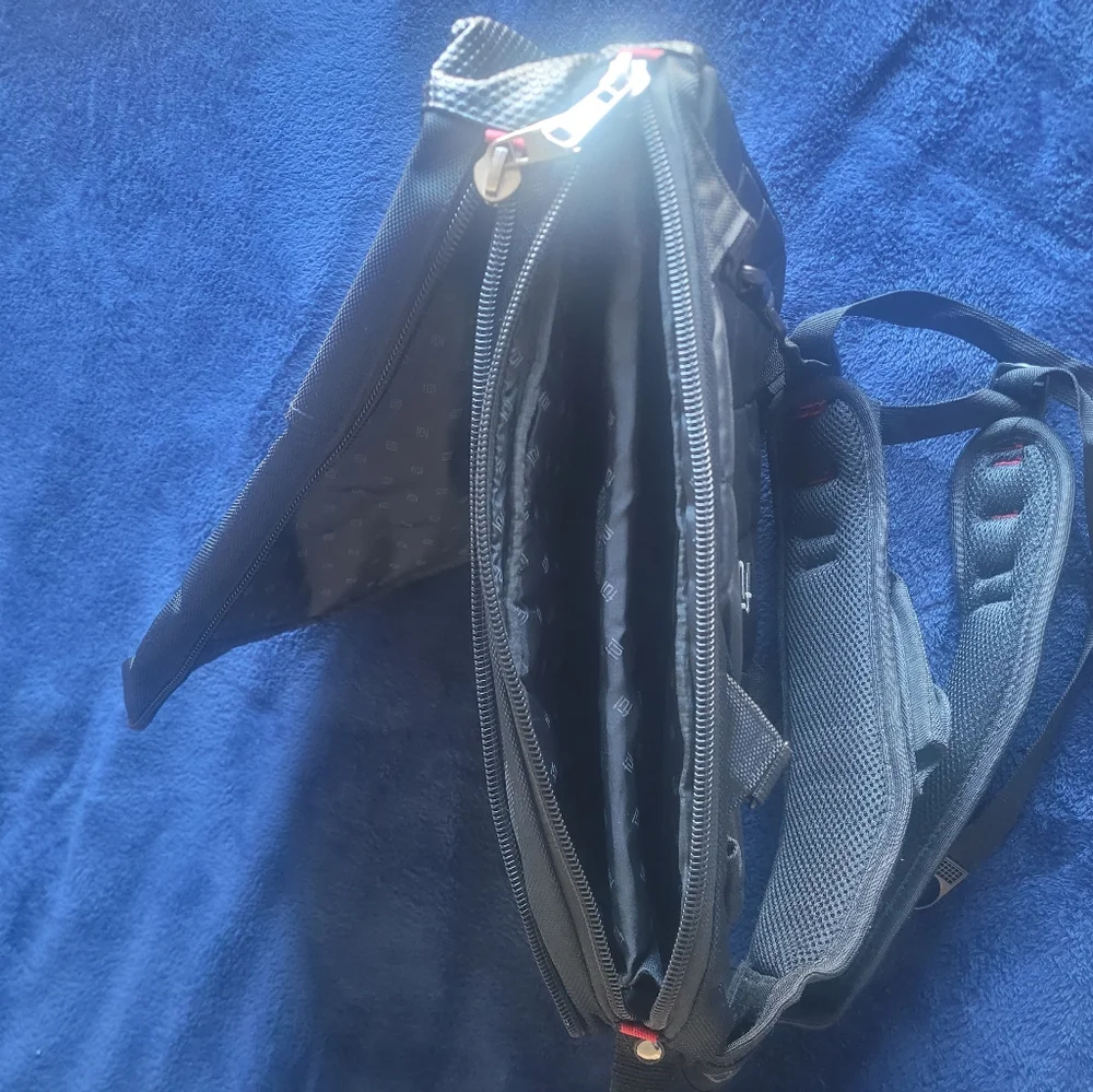 Compact computer backpack - Picture 4 of 4